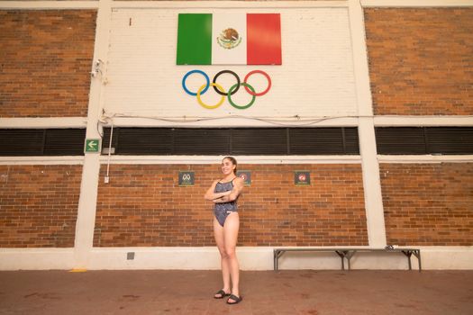 Suzanne Schulting olympische spelen 2026 op het ijs tijdens een shorttrackrace met volle tribunes